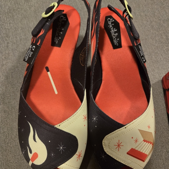 Women's Black and Cream Shoes - Picture 5 of 6